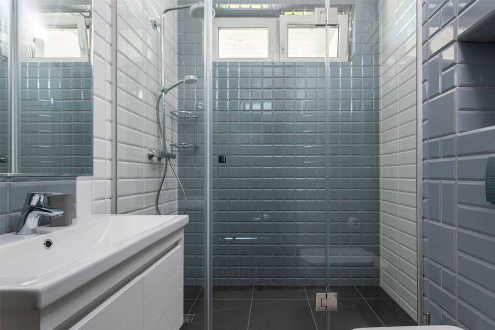 Cif - Cómo limpiar los azulejos del baño para darles un brillo especial 