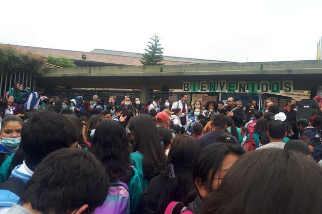 Protestas en colegio del sur de Bogotá por falta de suministro de agua