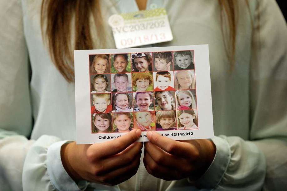 Fotografías de las víctimas del tiroteo en la Escuela Primaria Sandy Hook en 2012.