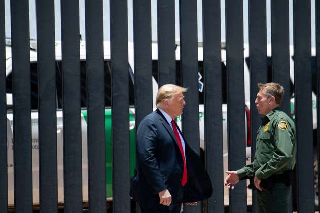 Donald Trump visitó el muro que, según él, frena a los migrantes y al COVID-19