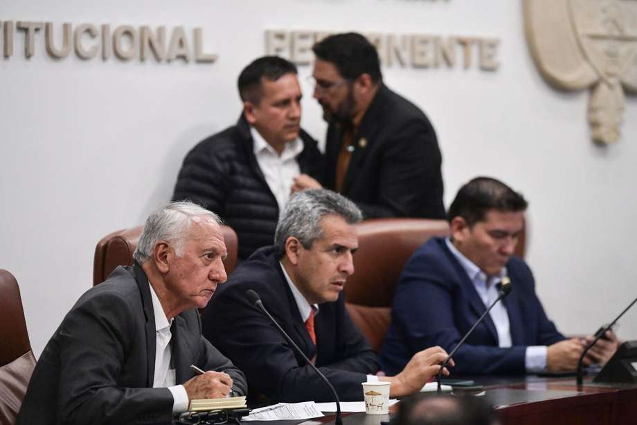 A la izquierda el nuevo ministro de Salud, Guillermo Alfonso Jaramillo.