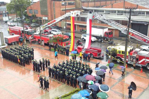 Bogotá cuenta a partir de este viernes con 135 nuevos bomberos