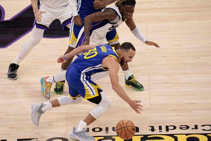 NBA: los Lakers de LeBron avanzan y los Warriors de Curry dicen adiós