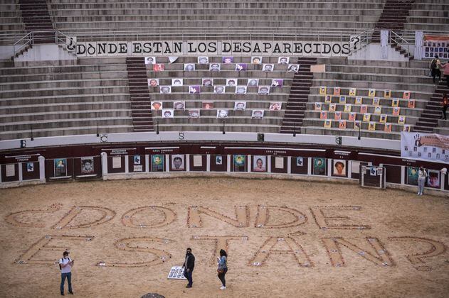 La Plaza de Toros Santamaría se convirtió en una galería por los desaparecidos