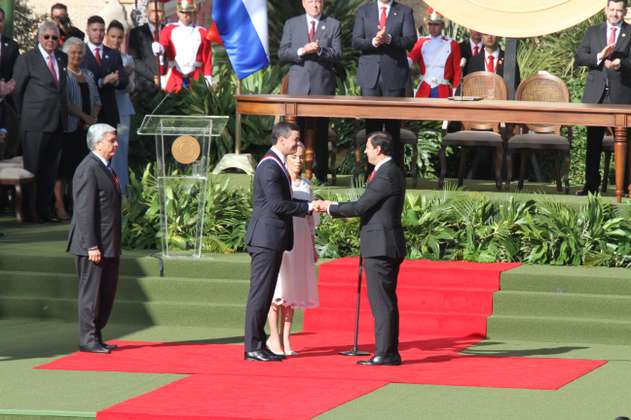 Santiago Peña se posesionó como el nuevo presidente de Paraguay