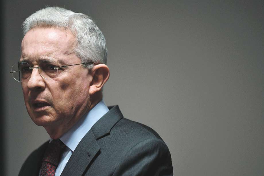 El expresidente Álvaro Uribe es investigado por los delitos de fraude procesal y soborno.  / José Vargas