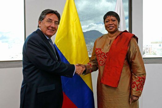 El fiscal Néstor Humberto Martínez con la fiscal de la CPI, Fatou Bensouda, durante su visita a Colombia en septiembre del año pasado. / Fiscalía