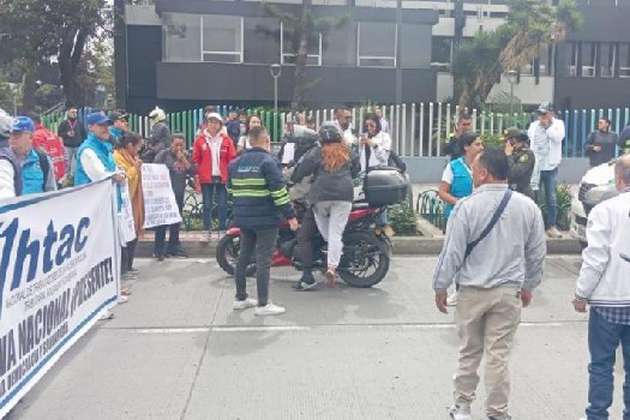 Por protestas colapsa movilidad en inmediaciones de aeropuerto El Dorado