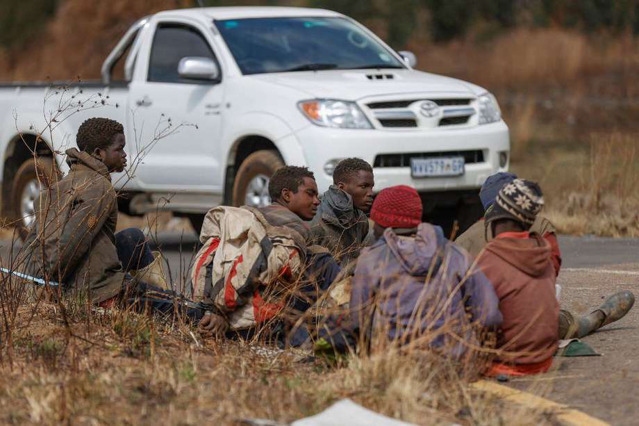 La sociedad sudafricana se ha animado a culpar a los migrantes irregulares que provienen de Mozambique y Zimbabue para trabajar en las minas de oro de manera ilegal de los ataques a las mujeres, pero el problema no es solo de ellos.