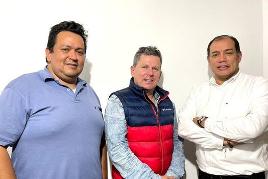 Luis Bernal, Diego Augusto Sánchez y Manuel José Hernández, creadores de la cocina oculta Buffalo 911, una propuesta que resalta el sabor de la carne de búfalo fusionada con los mejores sabores de Santander.
