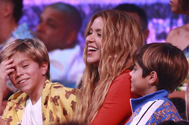 Sasha le dio tierno beso a Shakira en los Premios Juventud y conmocionó las redes