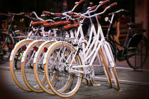 Pekín prohíbe introducir más bicicletas de alquiler por saturación