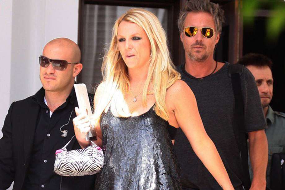 Britney Spears y su actual prometido, Jason Trawick. / Bang Showbiz