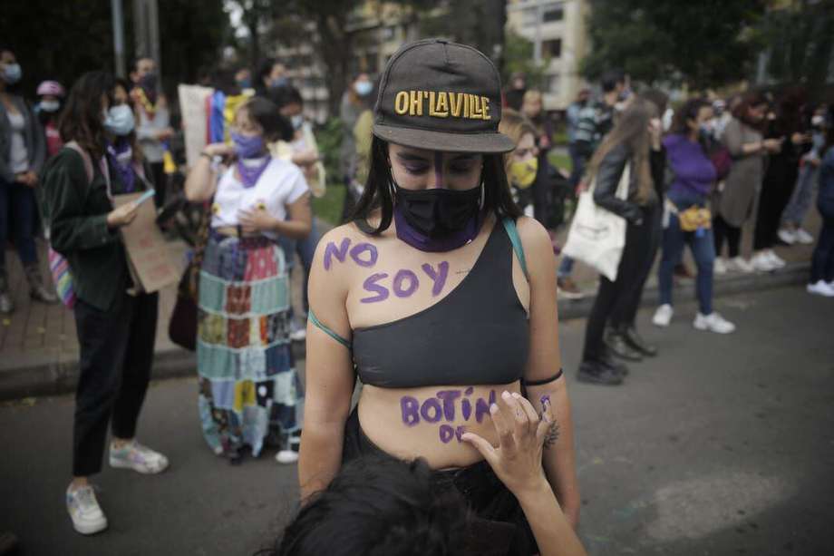 Cientos de mujeres han marchado para rechazar la violencia sexual en las protestas.