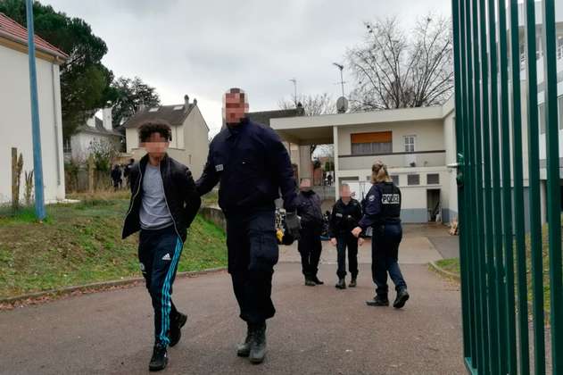 Policía francesa detiene a más de 700 estudiantes en medio de protestas