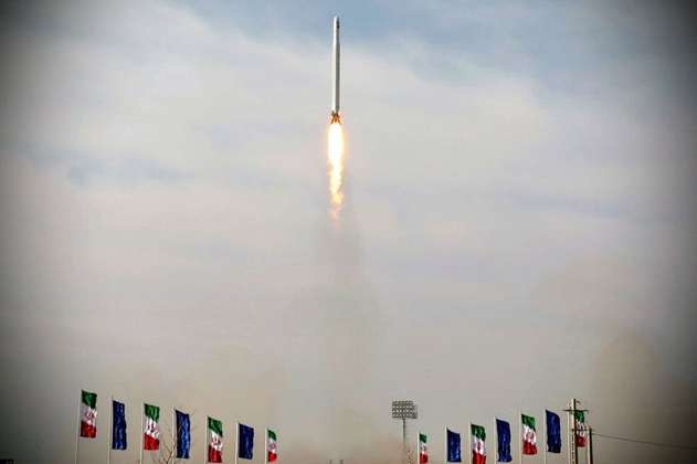 Irán lanzó con éxito su primer satélite militar, en medio de tensiones con EE. UU.