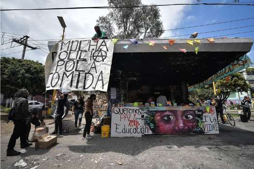 El Centro Cultural Julieth Ramírez fue creado por la comunidad en honor a Julieth Ramírez, una joven de 18 años que murió por una bala perdida en la segunda jornada de manifestaciones y disturbios en Bogotá. El centro, a través del arte y la cultura, exige justicia y una sociedad en paz.
