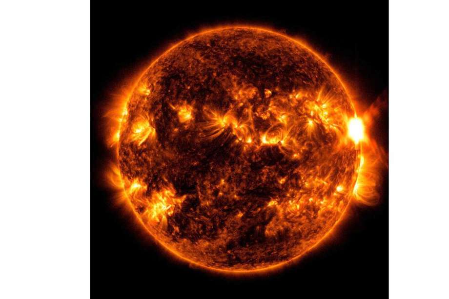 El Observatorio de Dinámica Solar de la Nasa captó esta imagen de una erupción solar el 5 de agosto de 2023.