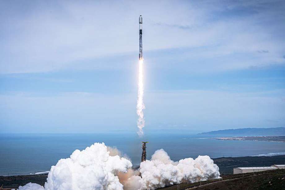 Un cohete SpaceX Falcon 9 lanza 52 satélites Starlink a órbita el 17 de marzo de 2023./ SpaceX