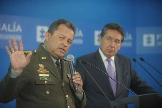 El director de la Policía, Jorge Nieto, y el fiscal Néstor Humberto Martínez, durante la rueda de prensa en la que dieron detalles de la operación del narcojet. / Cristian Garavito