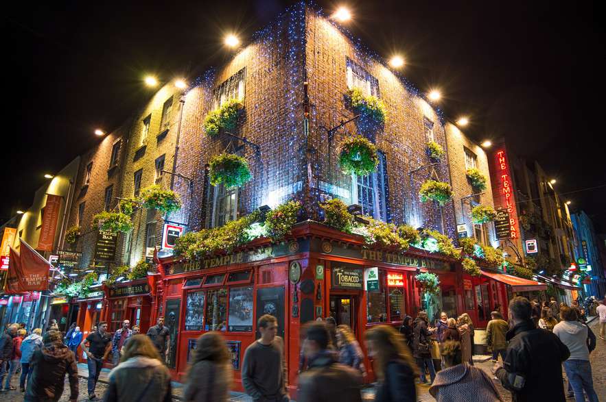 Dublín, Irlanda: la laguna negra. Plazas georgianas, museos, comida abundante, pubs tradicionales donde se sirven pintas de la famosísima cerveza Guinness y gente amable. La capital irlandesa es toda una atracción turística, cada vez más renovada, sostenible y enfocada al producto local y artesanal.