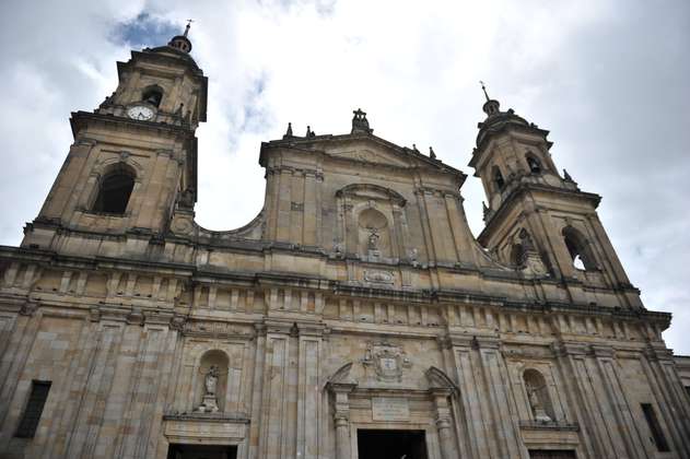 La catedral de Bogota fue reconstruida cuatro veces ¿Por qué?