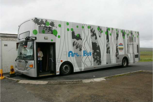 Travelling Gallery, el autobús que cumple 40 años llevando el arte por Escocia