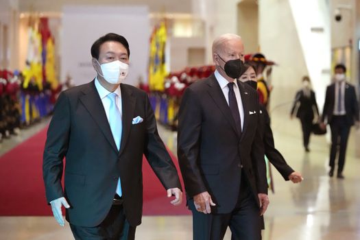 Joe Biden, presidente de Estados Unidos, y Yoon Suk-yeol, recién posesionado presidente de Corea del Sur, se reunieron este fin de semana en Seúl.

