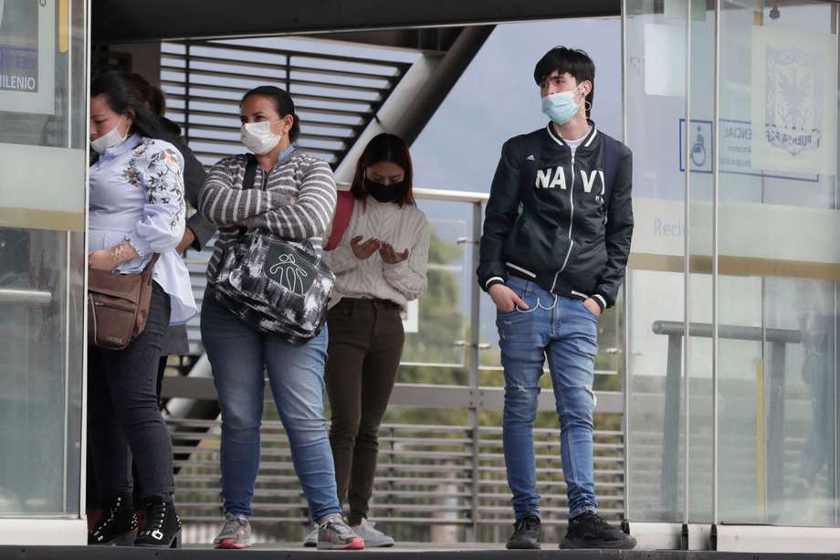 Ministerio de Salud y Secretaría de Salud de Bogotá recomiendan seguir usando el tapabocas por aumento de casos de covid-19 y enfermedades respiratorias.