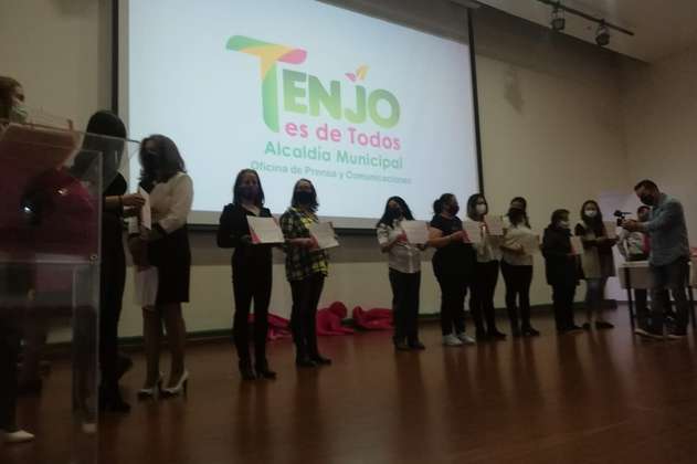 50 mujeres de Tenjo, Cundinamarca, se graduaron de un diplomado en contra de la violencia intrafamiliar