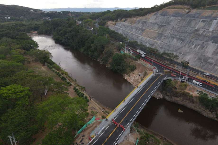 Nuevo puente de Tolemaida, en la vía Bogotá-Girardot.