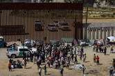 EE.UU. busca acelerar la negación de asilo a migrantes que amenacen “la seguridad”