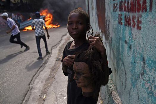 Los haitianos seguirán en las calles para protestar contra el actual gobierno. / AFP