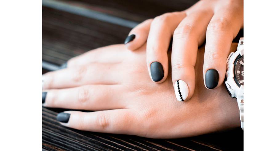 Uñas con negro: elegantes, sencillas e ideales para la oficina | Revista  Cromos
