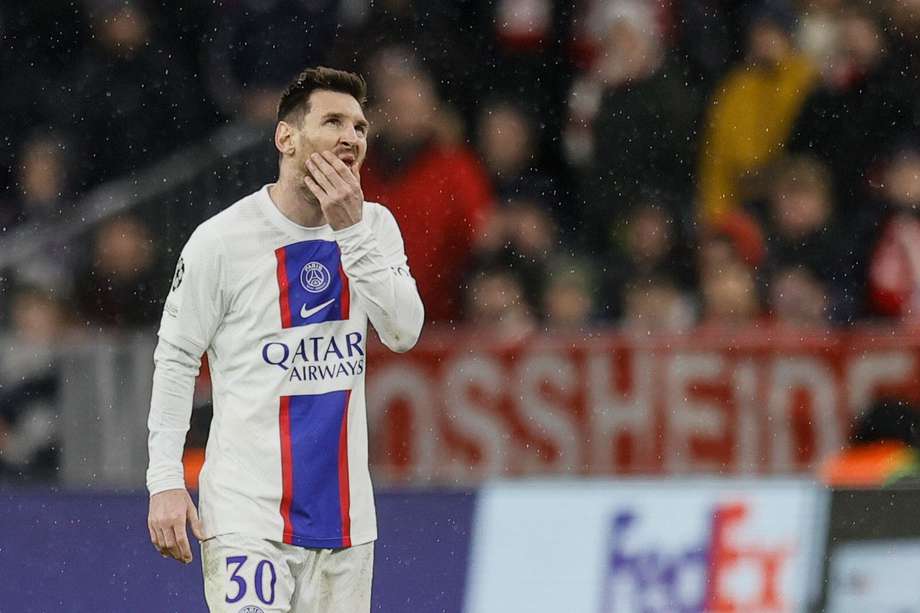 Lionel Messi refleja su cara de angustia en el partido en el que PSG cayó con Bayern Múnich por la Champions League.
