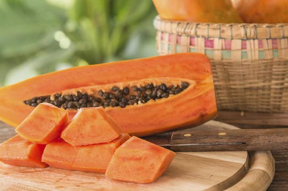 Por su contenido de potasio, la papaya puede estar restringida en pacientes con enfermedad renal crónica. Te contamos más.