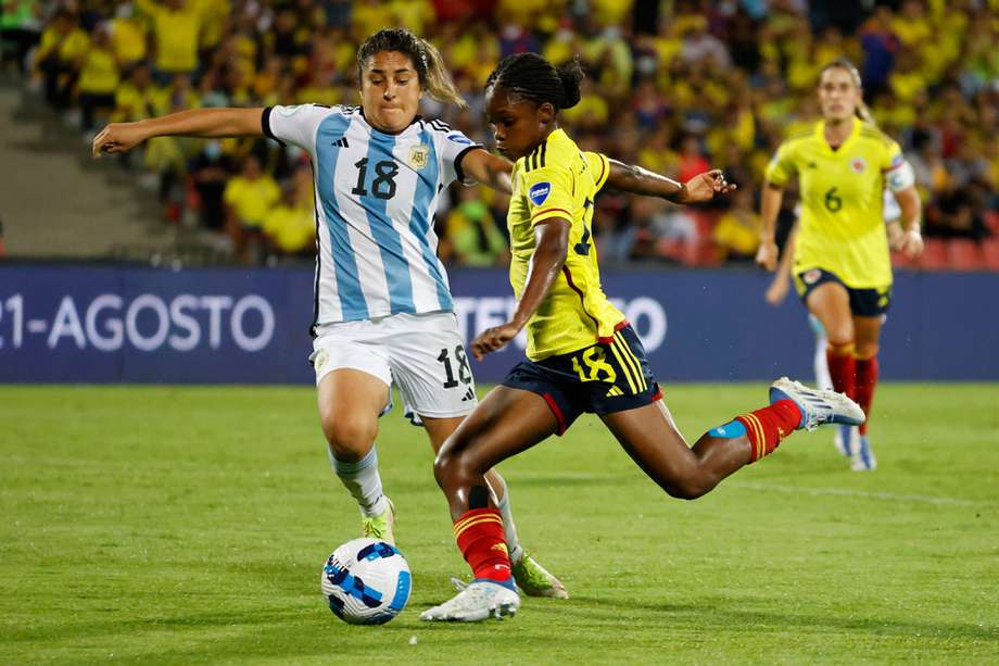 Con 17 años, la caleña Linda Caicedo, anotó el tanto que le dio el paso al Mundial 2023 y a los Juegos Olímpicos 2024, a la Selección Colombia. EFE/ Mauricio Dueñas Castañeda

