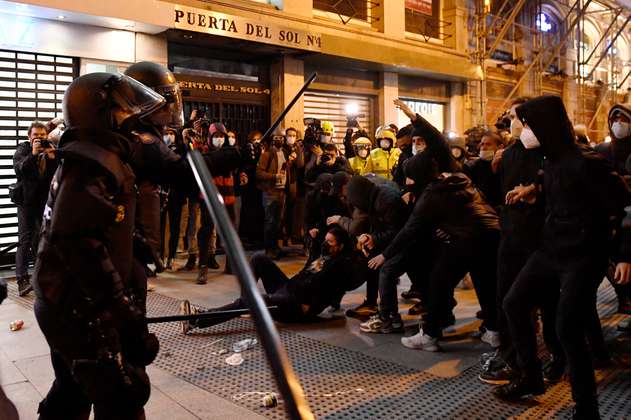 España: Más de 50 detenidos en las protestas contra la captura del rapero Pablo Hasél