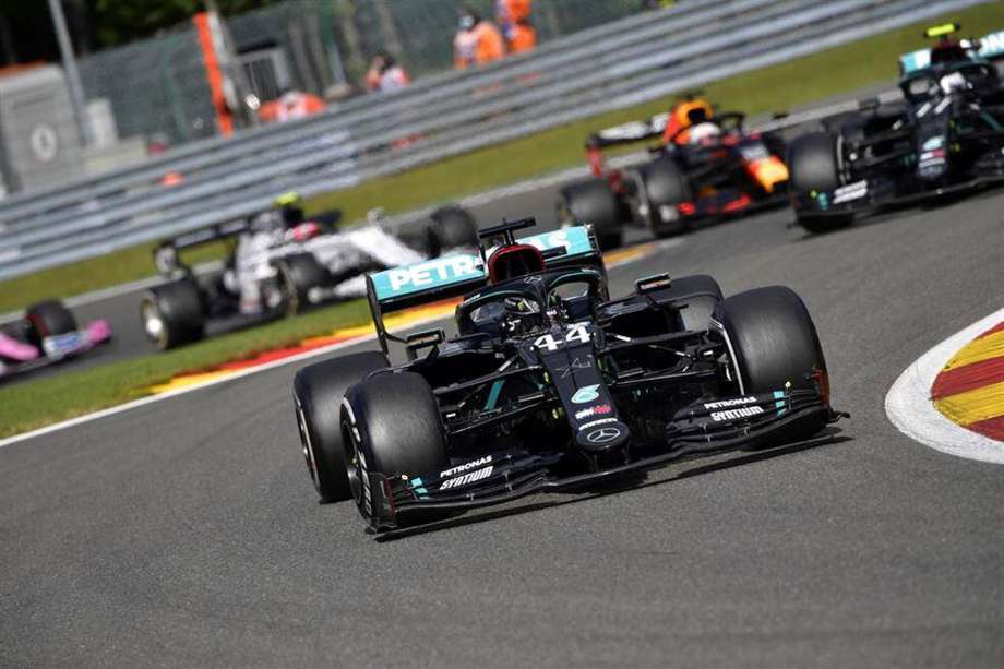 Lewis Hamilton, líder de la carrera en el Gran Premio de Bélgica.