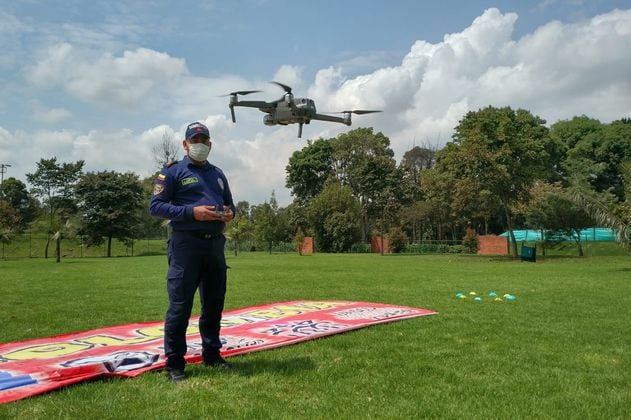 En Bogotá, bomberos reciben capacitación para el manejo de drones en situaciones de emergencia