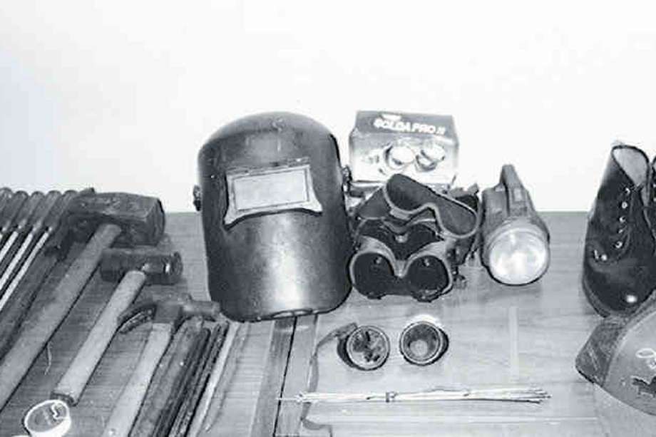 Elementos encontrados tras el "Robo del Siglo", ocurrido en 1994, en la sede del Banco de la República de Valledupar. 