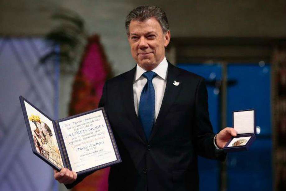 Santos, quien ejerció entre 2010 y 2018, fue galardonado “sus grandes esfuerzos por tratar de finalizar la guerra civil de más de 50 años en Colombia”. /Agencia EFE
