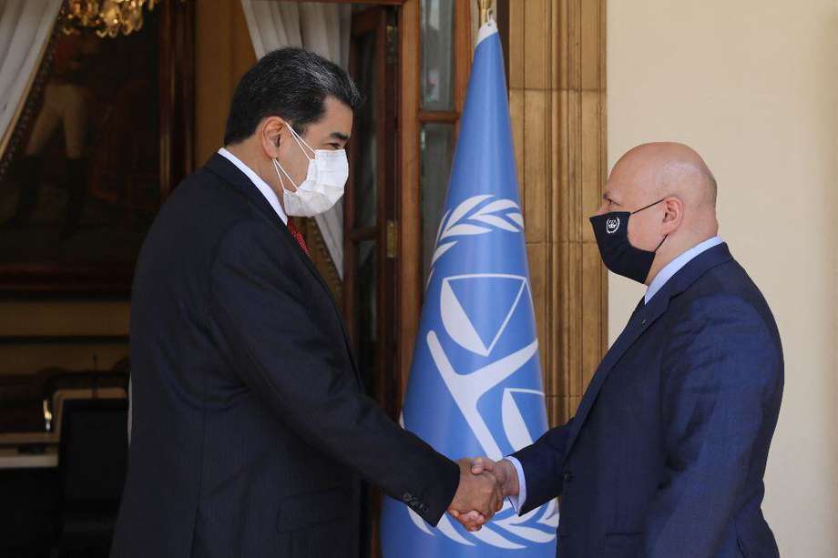 El presidente de Venezuela, Nicolás Maduro, y el  fiscal de la Corte Penal Internacional, Karim Khan.