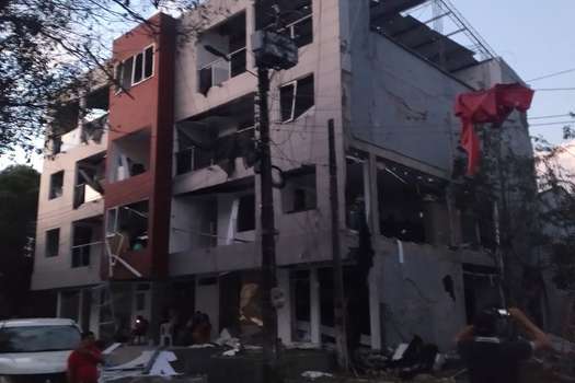 La sede principal de la fundación de derechos humanos Joel Sierra, ubicada en Saravena, sufrió fuertes afectaciones estructurales por la explosión del carrobomba.