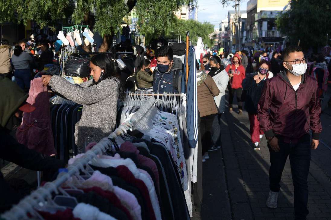 Durante la jornada los sectores comprendidas entre la calle 13 y Sexta y la Avenida Caracas y  la calle Décima se llenaron de compradores en búsqueda de los regalos navideños entre ropa, juguetes, calzado y accesorios.