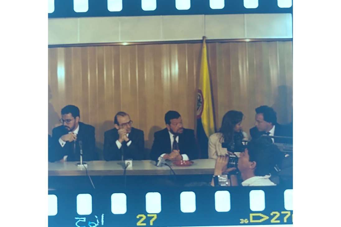 Primer encuentro oficial entre delegados del gobierno de Cesar Gaviria y la Coordinadora Guerrillera Simón Bolívar