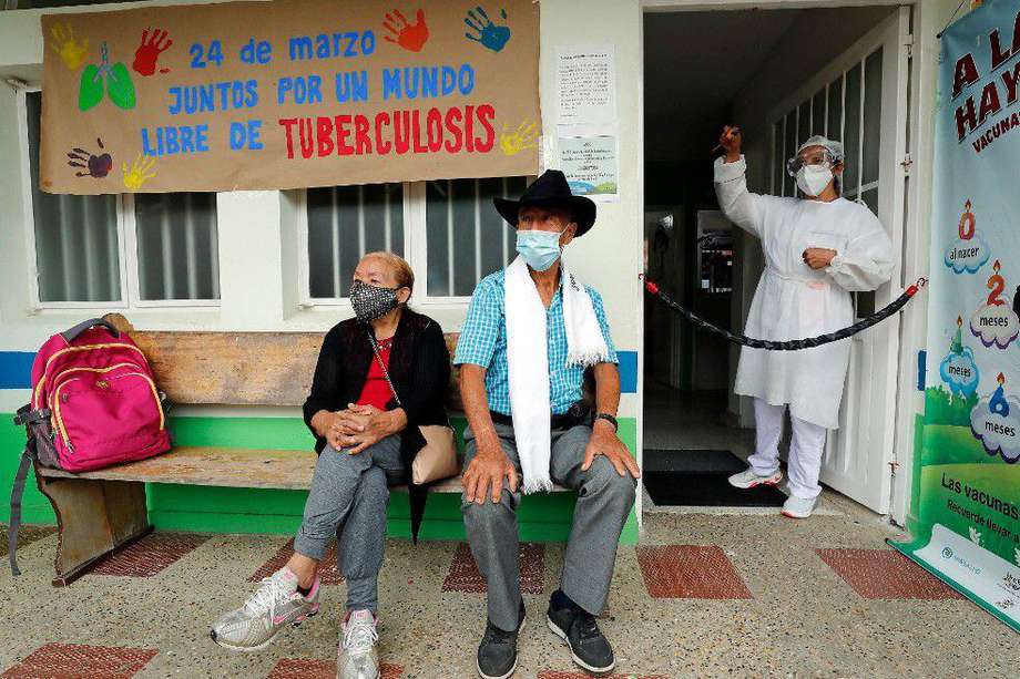 Estas son algunas de las medidas de bioseguridad contra la COVID-19 durante el proceso de vacunación en el municipio de Campohermoso, uno de los dos municipios de Colombia libres de COVID.