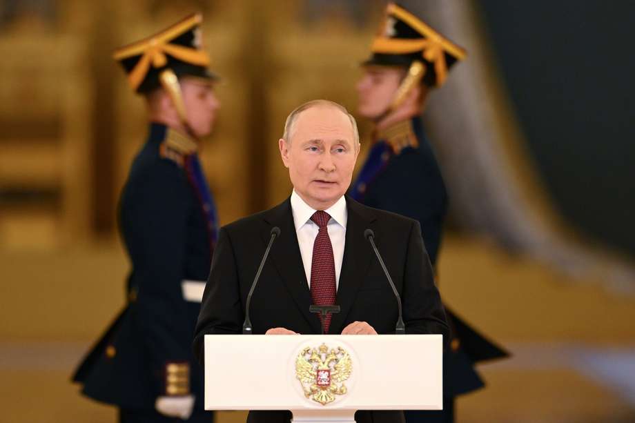 Putin llamó a los embajadores a fortalecer dinámicamente las relaciones entre sus respectivos países y Rusia en aras de la estabilidad y seguridad internacionales.