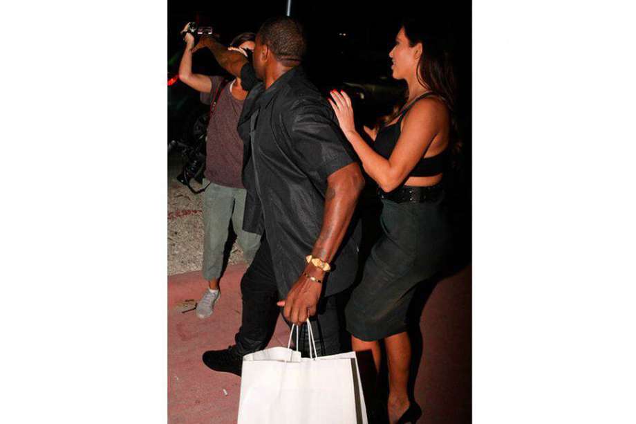 Kim Kardashian y Kanye West, en el momento en el que arremetió contra la fotógrafa. / Bang Showbiz