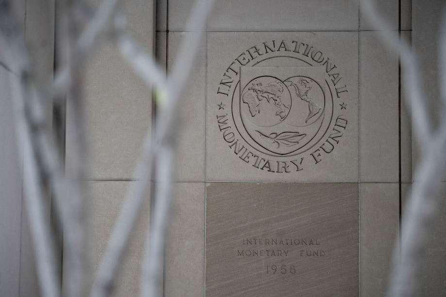 En medio de la incertidumbre por la pandemia, el FMI actualiza perspectivas de crecimiento de la economía mundial.
